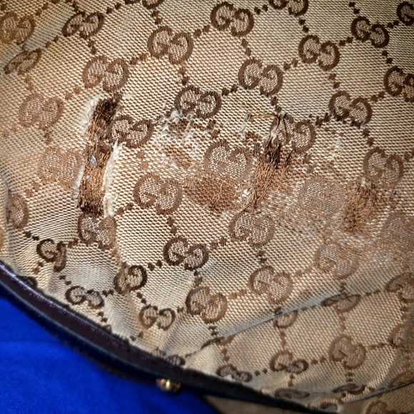 Authentic Gucci brown monogram canvas shoulder bag - Picture 11 of 15